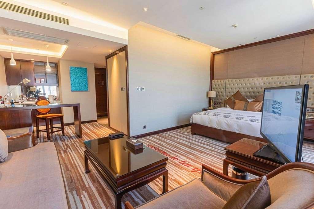 Wyndham Grand Plaza Royale Chenzhou Hotel Стая снимка