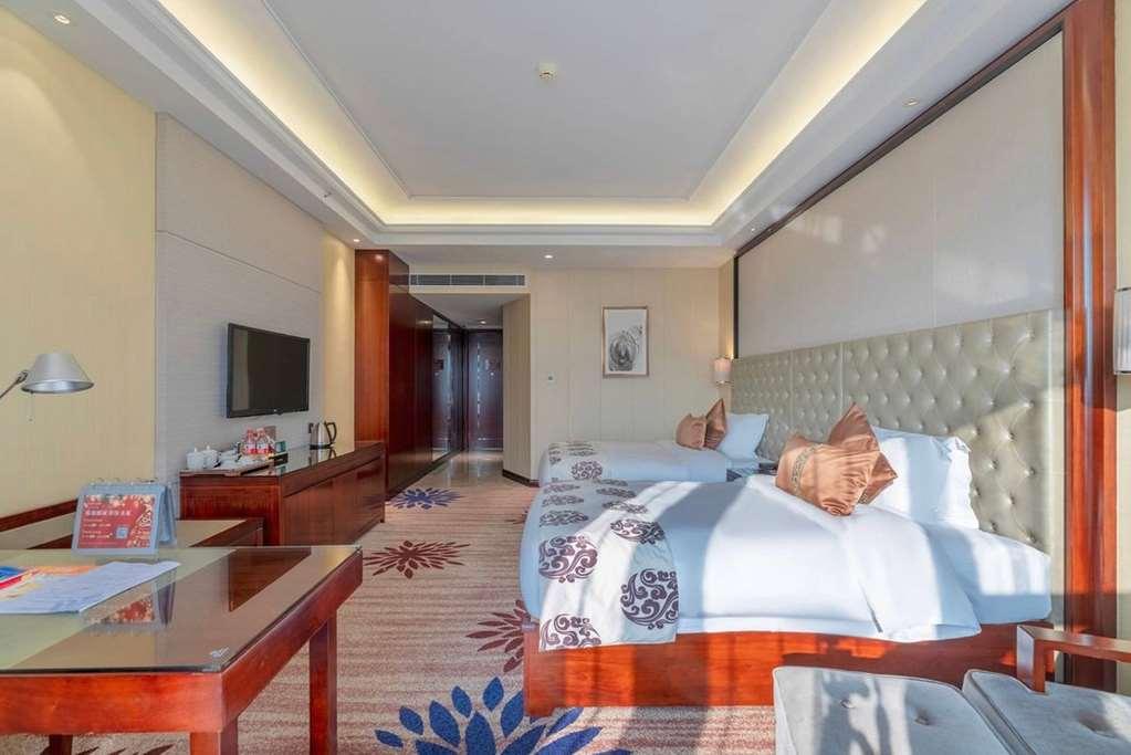 Wyndham Grand Plaza Royale Chenzhou Hotel Стая снимка