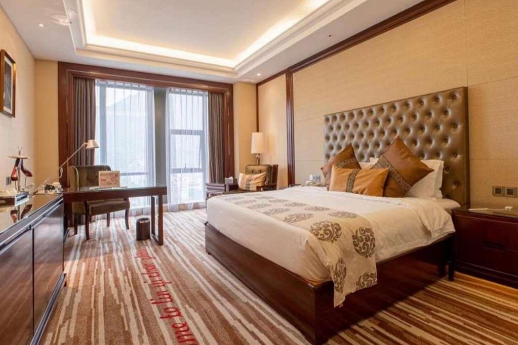 Wyndham Grand Plaza Royale Chenzhou Hotel Стая снимка