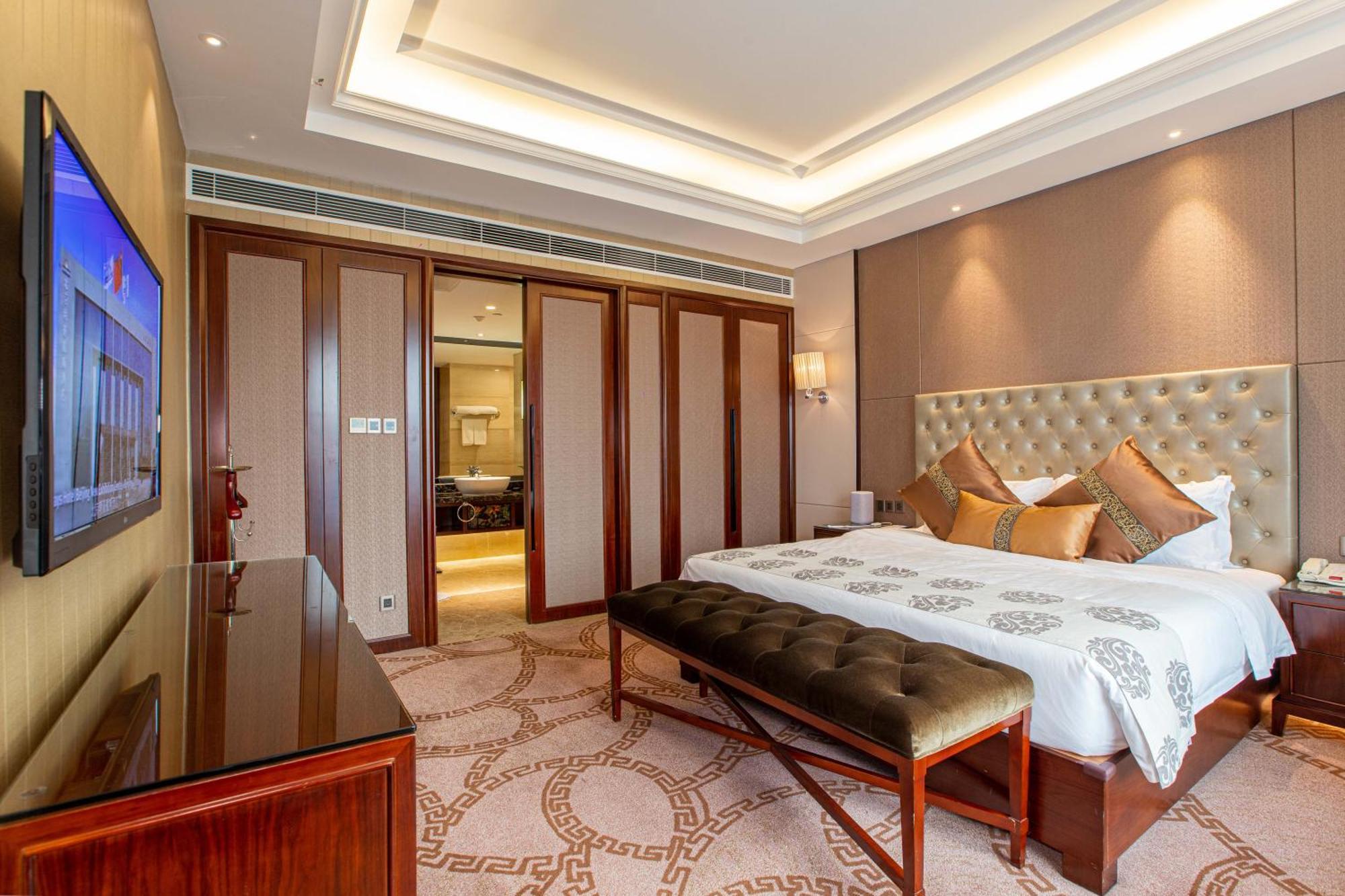 Wyndham Grand Plaza Royale Chenzhou Hotel Екстериор снимка